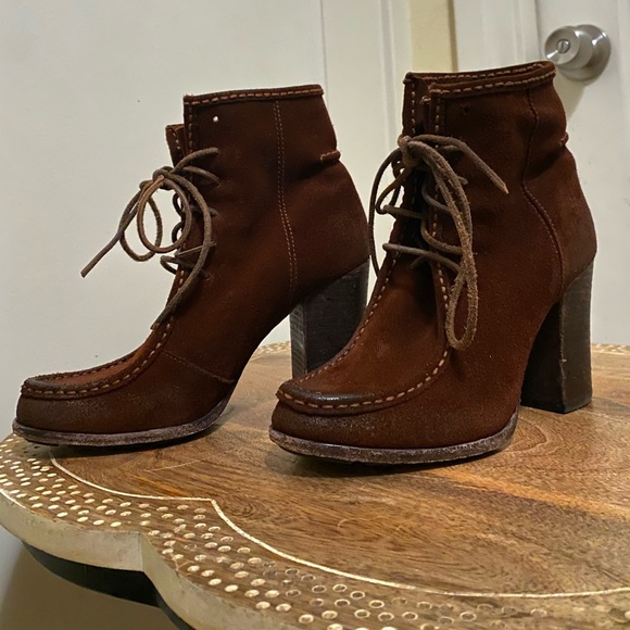 Frye Parker Moc Heeled Ankle Bootie Distressed Oil Rubbed Suede Lace Up - Picture 3 of 16